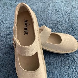 Alegria 41 white tooled New